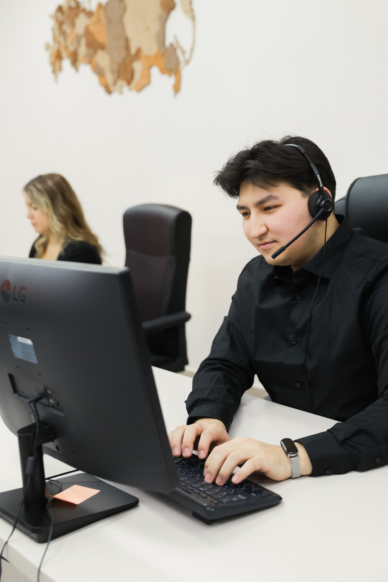 Сотрудник КСА на линии поддержки